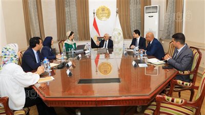 وزير التعليم يبحث مع مؤسسة حياة كريمة سبل نشر ثقافة العمل المجتمعي والتطوعي بالمدارس