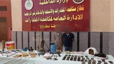 ضبط 3 عناصر إجرامية بحوزتهم حشيش ومكبس لإعادة التدوير 