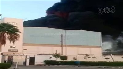 إخلاء مصنع مراتب بالشرقية من العمال لإطفاء حريق