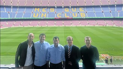 وزير الرياضة يتفقد ملعب الكامب نو بمدينة برشلونة | صور 