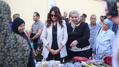 والدة الشهيد ضياء فتوح: جمعية زوجات الشهداء وفرت مصروفات ومستلزمات المدارس للطلاب غير القادرين.. ومحافظ الجيزة: إقامة معارض بأسعار مخفضة | فيديو