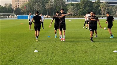 اللاعبون الدوليون يشاركون في تدريبات بيراميدز بمعسكر دبي | صور