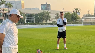 حارس بيراميدز يبدأ برنامجه التأهيلي في معسكر دبي| صور