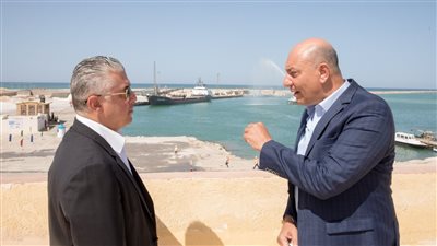رئيس الهيئة الاقتصادية لقناة السويس يتفقد أعمال التطوير بميناء العريش