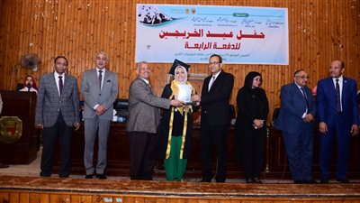 رئيس جامعة سوهاج يشهد احتفالية عيد الخريجين للدفعة الرابعة بكلية الصيدلة 