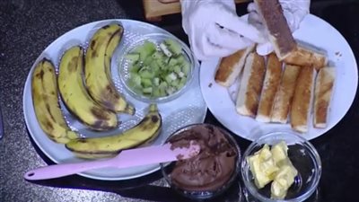 استغلي العيش البايت.. طريقة عمل الفينو بالزبدة والشيكولاتة|فيديو 