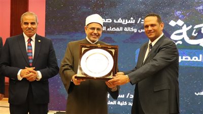 رئيس جامعة الأزهر يكرم المشاركين في البرنامج التدريبي بالتعاون مع وكالة الفضاء المصرية