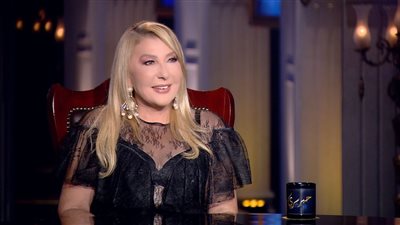 نادية الجندي: رومانسيتي جايبة لي المشاكل.. ومفيش فنانة تصلح لتقديم قصة حياتي | فيديو