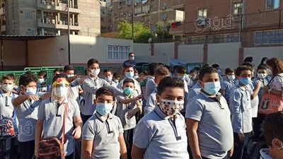 التعليم تشدد على الالتزام بتحية العلم وترديد النشيد الوطني في أول أيام الدراسة