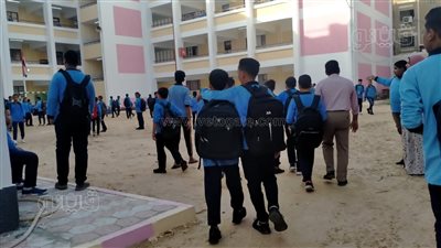 بعلم مصر.. طلاب أسيوط يبدأون عامهم الدراسي الجديد
