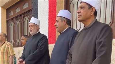 وكيل الأزهر يتفقد معهد طلعت الإعدادي بأول أيام العام الدراسي الجديد | صور