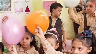 مدارس أسيوط تستقبل التلاميذ بالبلالين 