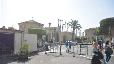 أنشطة ترفيهية ورياضية أول أيام العام الدراسي في الجامعات.. رئيس جامعة حلوان يرفع علم مصر.. وجامعة القاهرة تستقبل طلابها بحملات 