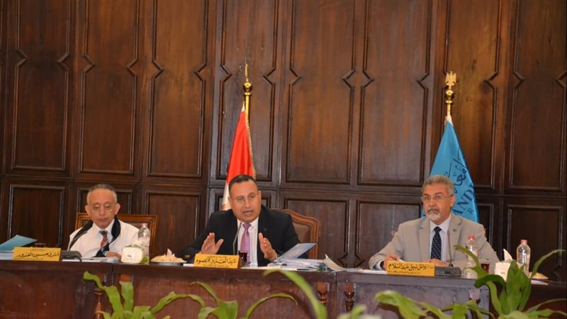 رئيس جامعة الإسكندرية