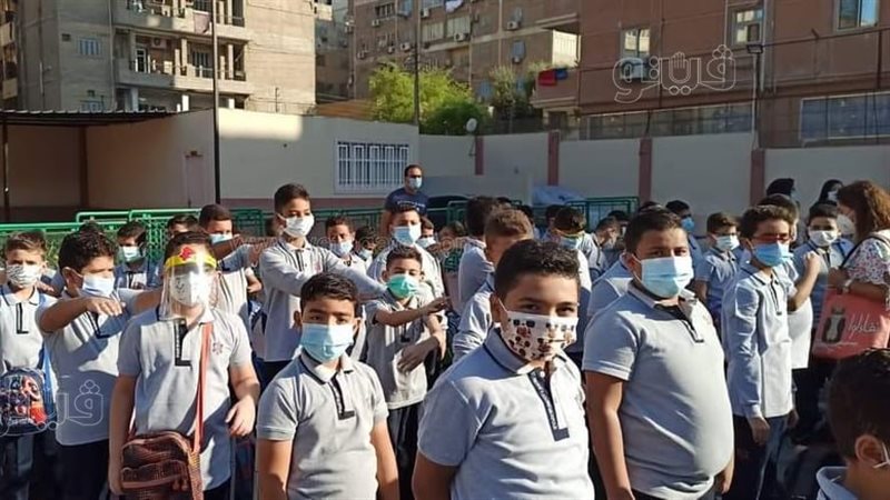 الأطفال في المدارس،