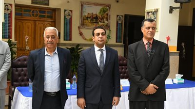 نائب محافظ قنا يتفقد عددا من المدارس في بداية العام الدراسي الجديد|صور