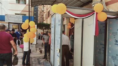 بالبلونات والإعلام.. مدارس الإسكندرية تستقبل الطلاب والطالبات 
