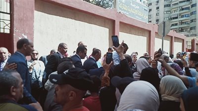 محافظ الإسكندرية يلتقى أولياء الأمور في بداية العام الدراسي الجديد 