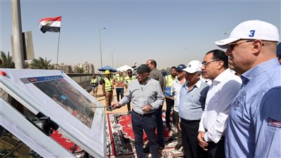 مدبولي يتابع تنفيذ محاور مرورية جديدة لربط الدائري مع الطرق الرئيسية| صور 