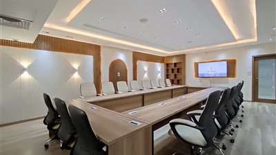 تفسير رؤية قاعة الاجتماعات وعلاقتها بمواجهة ضغوط العمل 