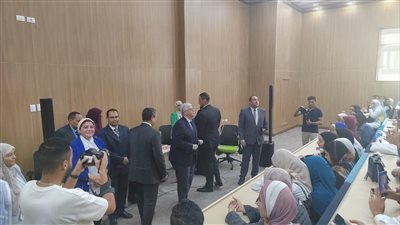في أول أيام الدراسة.. وزير التعليم العالي يتفقد جامعة 6 أكتوبر التكنولوجية