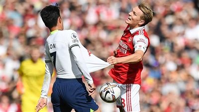 أرسنال يتعادل مع توتنهام بهدف في الشوط الأول 