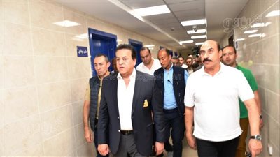 إستعدادًا لمنظومة التأمين الصحى الشامل.. وزير الصحة ومحافظ أسوان يتابعا تجهيزات المستشفيات (صور)