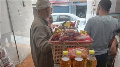 التموين: أغلى كيس أرز بـ 15 جنيه.. ولو التاجر زود عليك اتصل بالخط الساخن | فيديو 