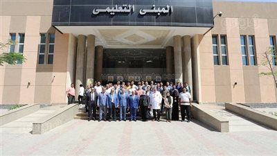 «لا للربحية ونعم للتطوير».. تفاصيل أول يوم دراسي بالجامعة الأهلية في العاشر|صور