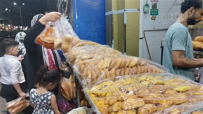 إقبال كبير على الكيزر قبل ساعات من بدء العام الدراسي بالجيزة | فيديو وصور