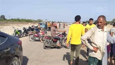 غرق ربة منزل وإصابة زوجها ونجلها إثر انقلاب تروسيكل في ترعة مبطنة بالشرقية | صور