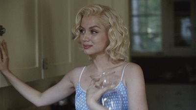 كيف تحولت آنا دي أرماس إلي مارلين مونرو في فيلم Blonde؟.. فيديو