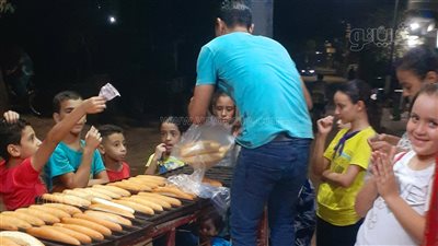 إقبال على المخابز مع أول يوم دراسي بالغربية.. والأهالي: 