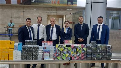 ضبط محاولة تهريب هواتف محمولة وشيش إليكترونية بمطار القاهرة