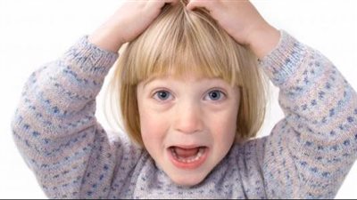 أعراض قمل الرأس وطرق انتشاره ونصائح مهمة لحماية طفلك من الإصابة