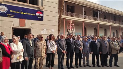 محافظ الجيزة يحضر طابور الصباح وتحية العلم.. في أول العام الجديد بالسعيدية| فيديو وصور