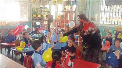 بالبلالين والأعلام.. مدارس الدقهلية تستقبل طلابها في أول يوم دراسي | فيديو وصور