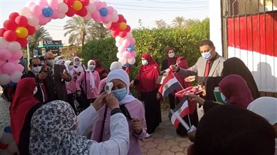بالبلالين والأجواء الاحتفالية.. الوادي الجديد تستقبل طلابها في أول أيام العام الدراسي | صور 