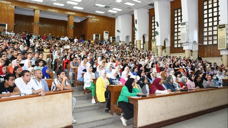 طلاب جامعة القاهرة