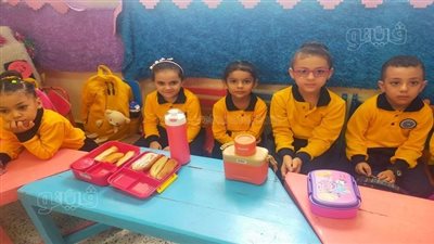 تلاميذ رياض الأطفال يتناولون وجبة الإفطار داخل مدارس الشرقية | فيديو