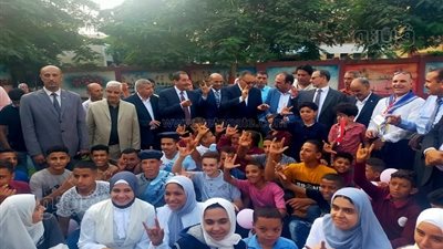 محافظ الشرقية يشهد تحية العلم بمدرسة الأمل للصم والبكم بالشرقية |فيديو وصور