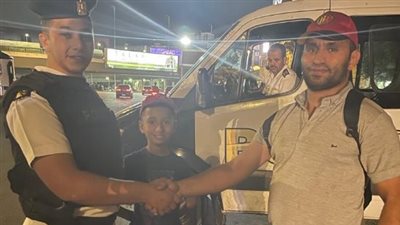 أمن القاهرة يعيد طفلا ضل طريقه لأسرته بقصر النيل
