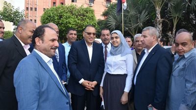 محافظ الشرقية يتفقد معرض توجيه معامل العلوم بمدرسة الشهيد أحمد سمير 