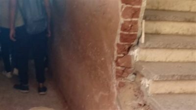 بعد إصابة 7 طالبات في حادث سلم مدرسة كرداسة.. وزير التعليم يتوعد المسئول عنه.. وعمليات المعلمين: المدرسة لم تشهد أعمال صيانة قبل بدء الدراسة