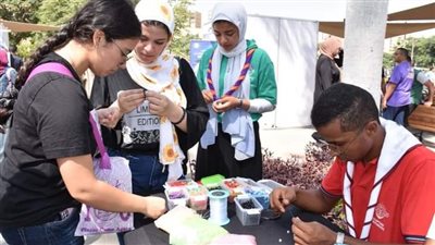 قمة المناخ وأعمال يدوية.. لليوم الثاني استمرار فاعليات مهرجان استقبال العام الجامعي بعين شمس 