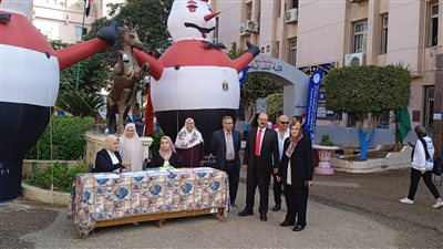 بالشيكولاته والأغاني الوطنية.. طب بيطري بنها تستقبل طلابها | صور