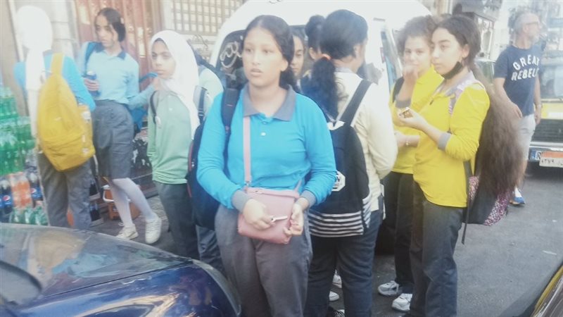 لحظة خروج طلاب وطالبات