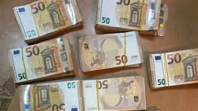 النقد الأجنبي والمحلي المسموح به للمسافر على متن الطائرة