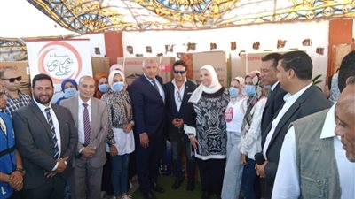 وزيرة التضامن تسلم أجهزة عرائس وماكينات خياطة ومشروعات للأولى بالرعاية في الوادي الجديد
