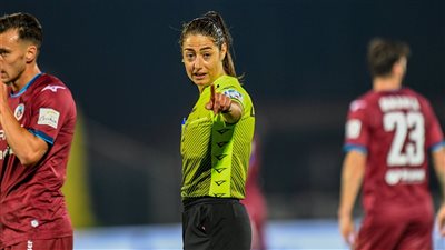 كابوتي.. أول سيدة تدخل تاريخ الدوري الإيطالي | صور